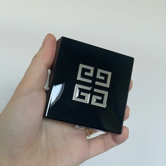 Givenchy Prisme Libre Mattifying & Blurring Setting Powder - Picture 3 of 8